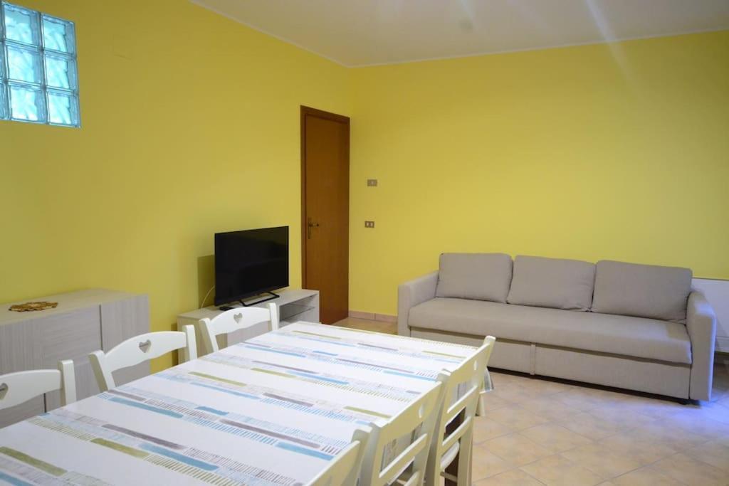 Casa Vacanza Donna Laura Барчеллона-Поццо-ді-Готто Екстер'єр фото