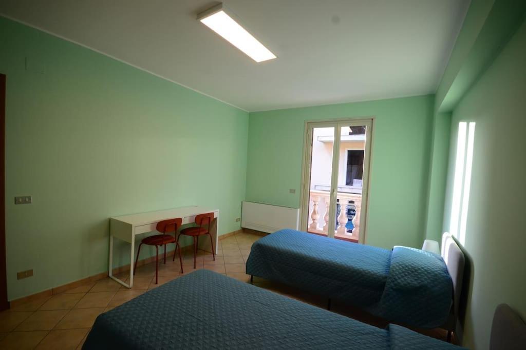 Casa Vacanza Donna Laura Барчеллона-Поццо-ді-Готто Екстер'єр фото