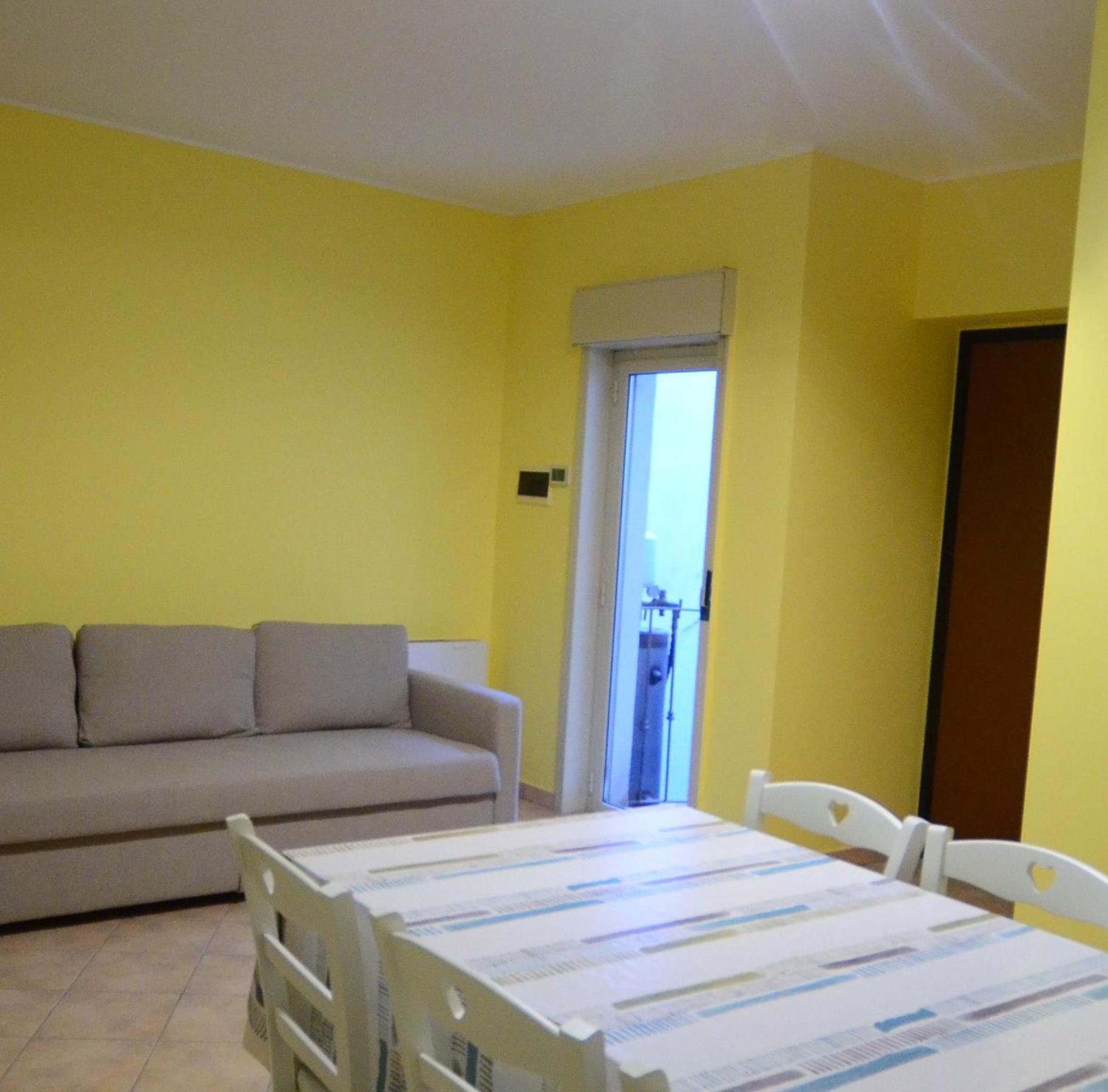 Casa Vacanza Donna Laura Барчеллона-Поццо-ді-Готто Екстер'єр фото